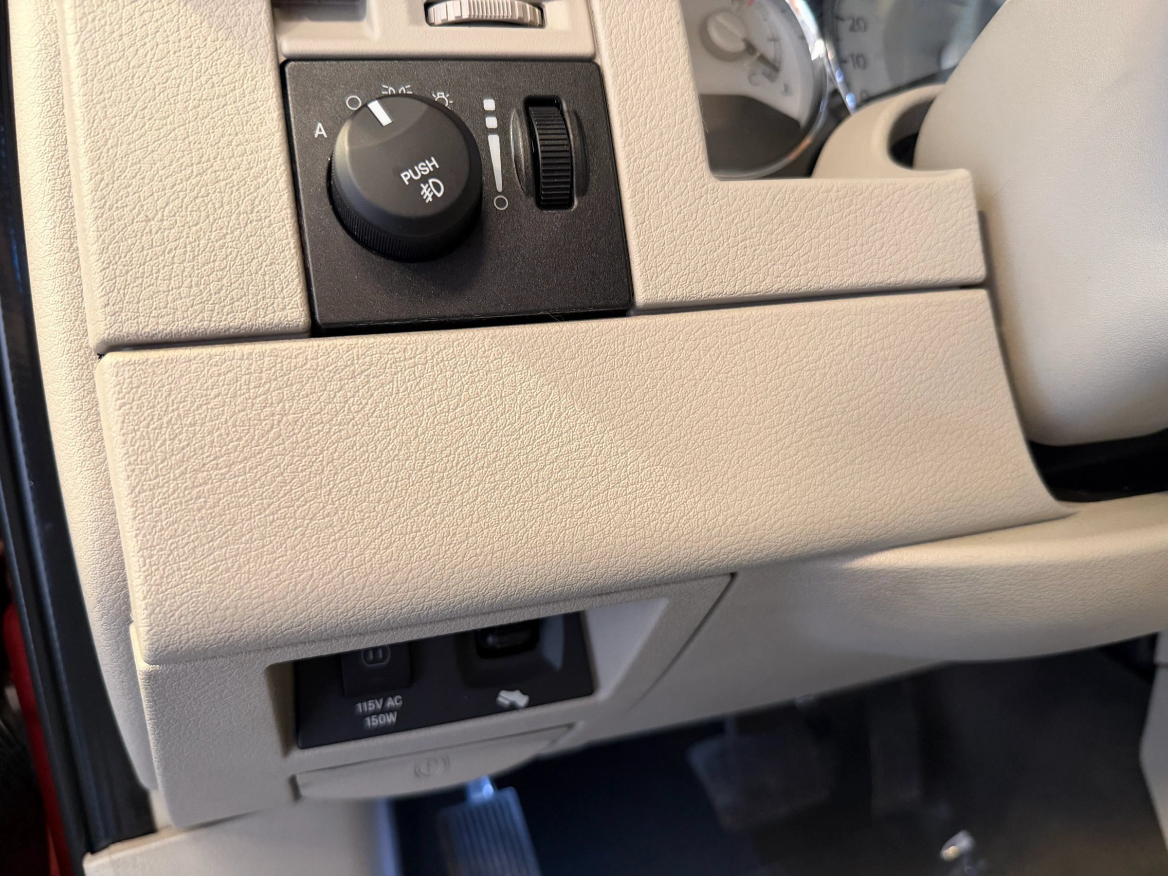 Used 2008 Chrysler Aspen Limited AWD/4WD image 11