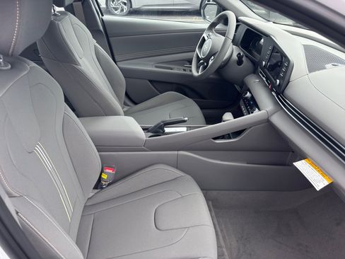 Certified 2025 Hyundai Elantra Sport FWD image 28