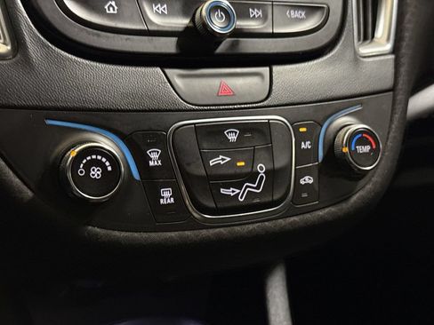 Used 2017 Chevrolet Malibu LT FWD image 16