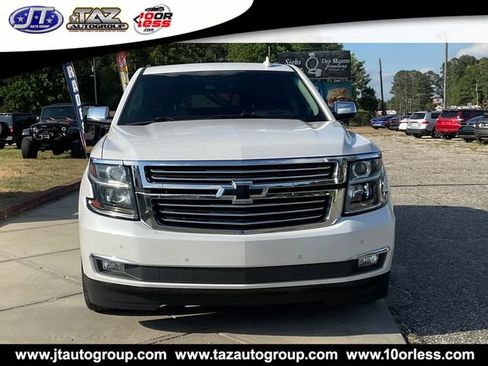 Used 2019 Chevrolet Suburban Premier RWD image 2