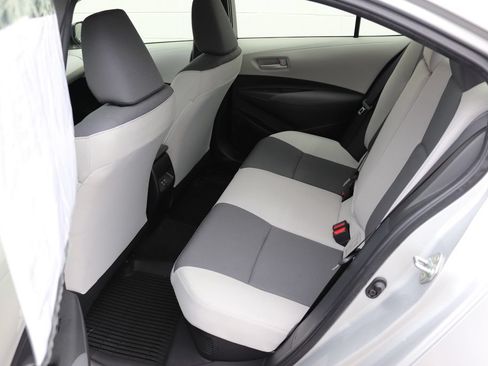 Used 2025 Toyota Corolla LE FWD image 9