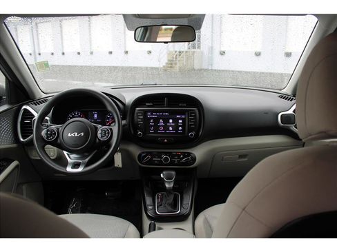 Used 2022 Kia Soul LX image 10