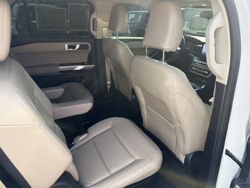 Used 2021 Ford Explorer XLT w/ Equipment Group 202A image 18