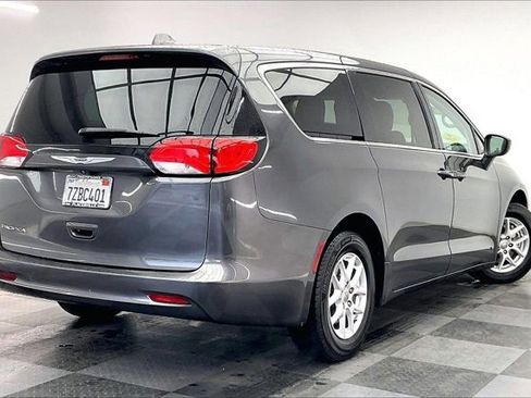 Used 2017 Chrysler Pacifica LX image 13