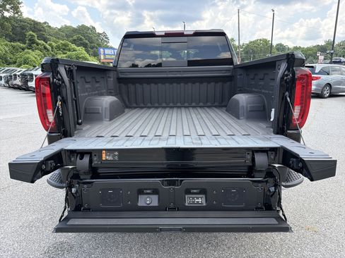 Used 2022 GMC Sierra 1500 SLT w/ SLT Convenience Package AWD/4WD image 19