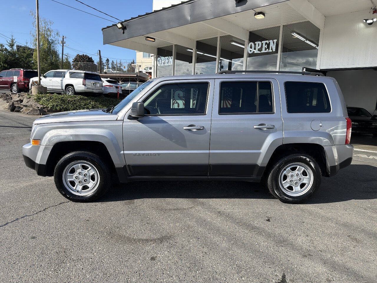 Used 2016 Jeep Patriot Sport w/ Power Value Group AWD/4WD image 2