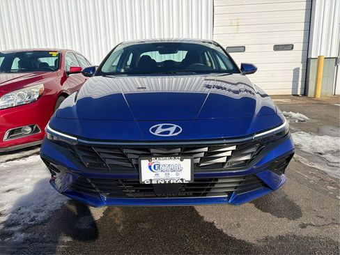Certified 2025 Hyundai Elantra SEL image 23
