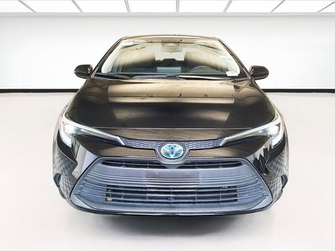 Used 2025 Toyota Corolla LE w/ LE Premium Package FWD image 2