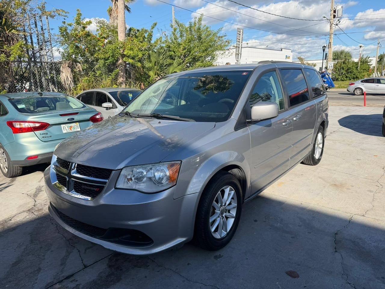 Used 2016 Dodge Grand Caravan SXT FWD image 12