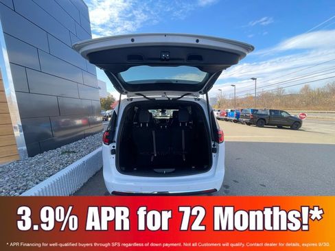 New 2026 Chrysler Pacifica Select FWD image 9