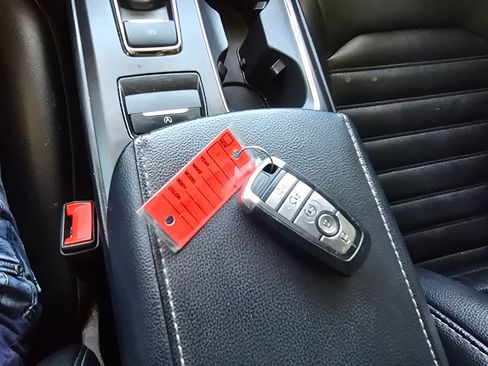 Used 2019 Ford Fusion SEL image 28