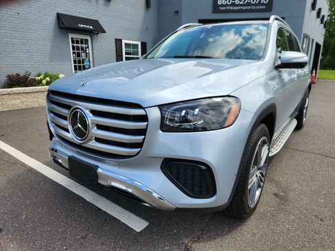Used 2024 Mercedes-Benz GLS 450 4MATIC image 2