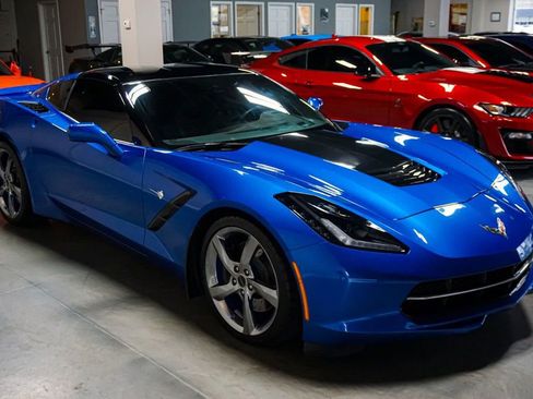 Used 2014 Chevrolet Corvette 2dr Z51 Coupe w/ 3LT Preferred Equipment Group image 4