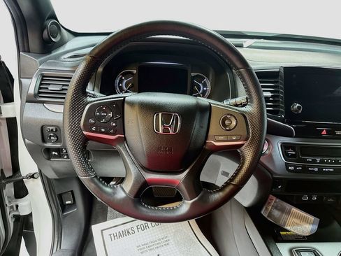 Used 2024 Honda Passport EX-L image 11