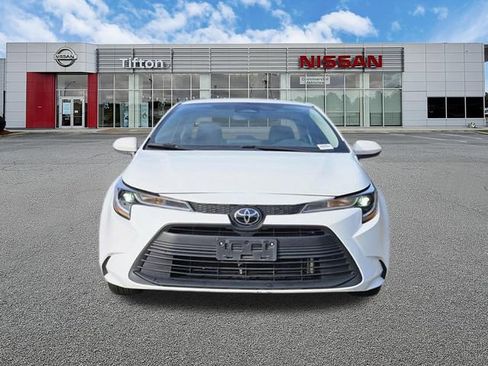 Used 2024 Toyota Corolla LE FWD image 2