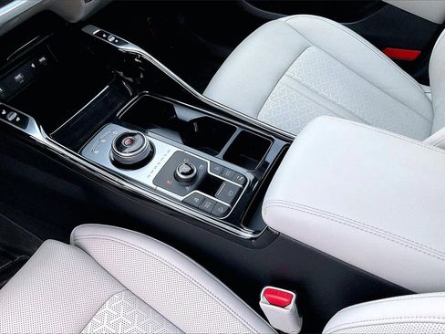 Certified 2022 Kia Sorento SX Prestige w/ Panoramic Sunroof Package image 17