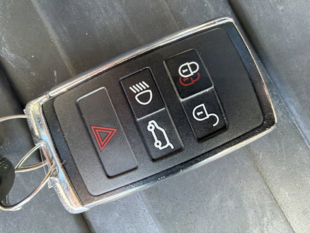 Used 2024 Land Rover Defender 110 X-Dynamic SE AWD/4WD image 28