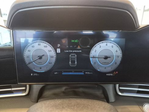 Used 2025 Hyundai Elantra SEL FWD image 19