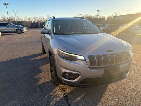 Used 2019 Jeep Cherokee Latitude Plus image 3