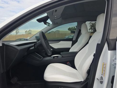 Used 2026 Tesla Model Y 2WD image 4