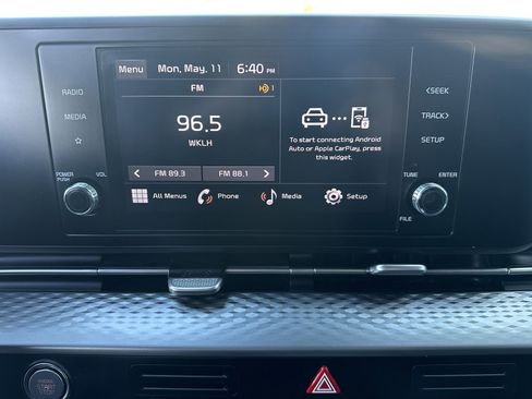 Used 2023 Kia Carnival LX FWD image 17