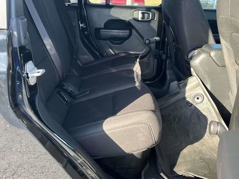 Used 2022 Jeep Gladiator Sport image 21