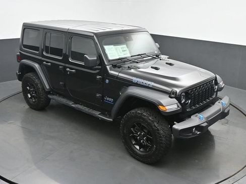 Used 2024 Jeep Wrangler Unlimited AWD/4WD image 42