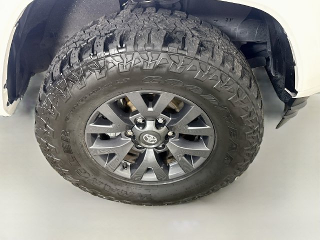 Used 2023 Toyota Tacoma SR5 w/ Technology Package RWD image 31