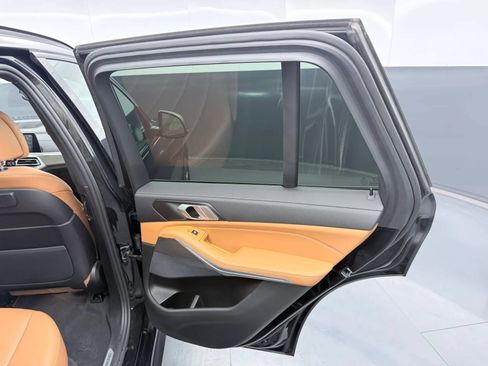 Used 2022 BMW X5 xDrive40i w/ M Sport Package AWD/4WD image 19