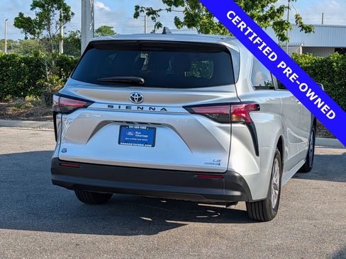 Used 2022 Toyota Sienna LE FWD image 4