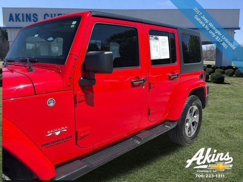 Used 2017 Jeep Wrangler Unlimited Sahara w/ Connectivity Group AWD/4WD image 11