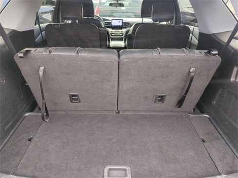 Used 2023 Ford Explorer XLT w/ Equipment Group 202A image 9