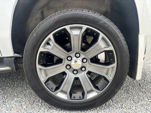 Used 2017 Chevrolet Suburban Premier AWD/4WD image 6