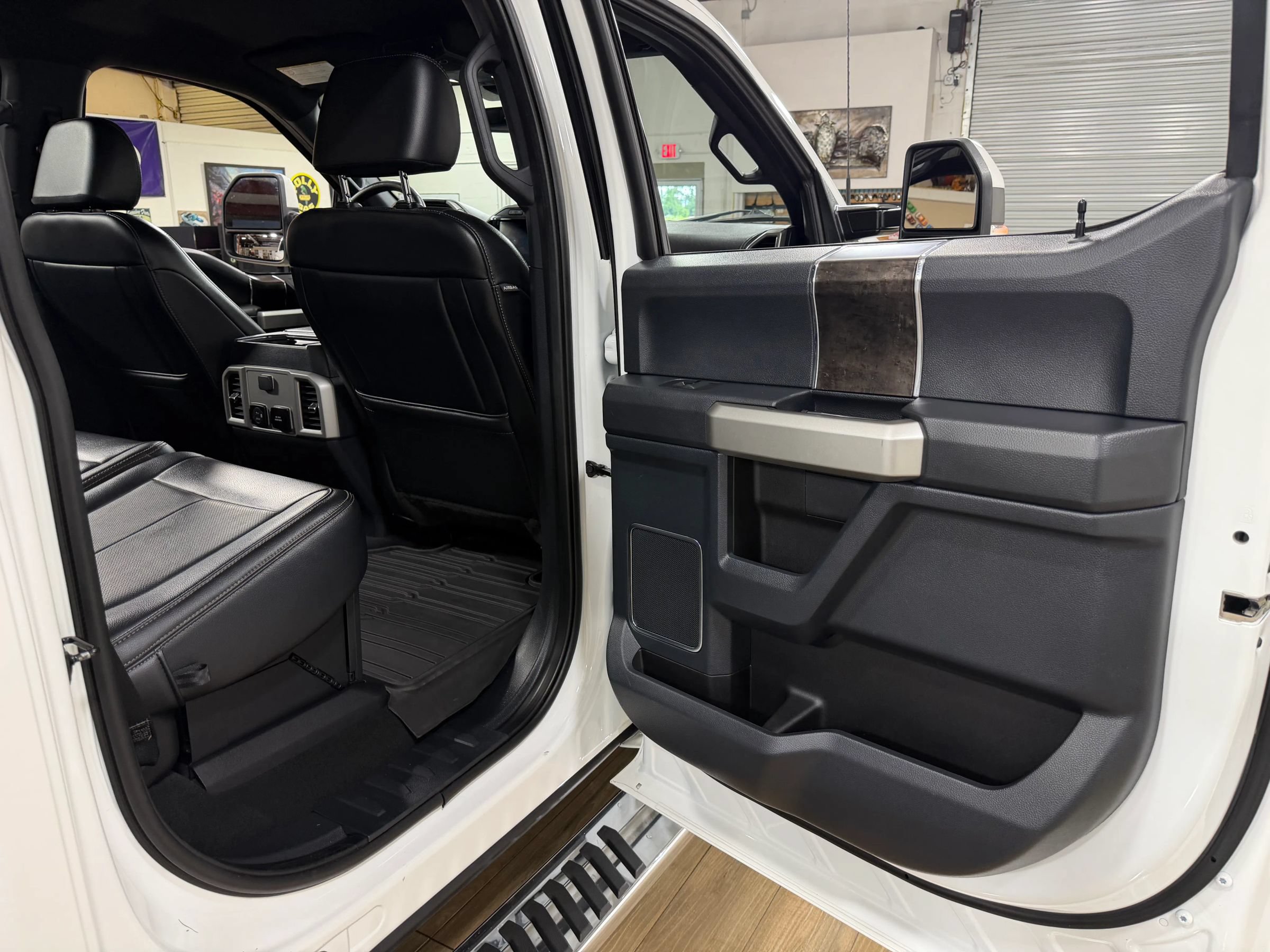 Used 2022 Ford F250 Lariat w/ Lariat Ultimate Package AWD/4WD image 16