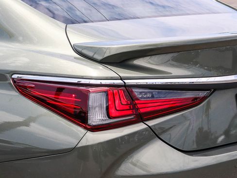 Used 2025 Lexus ES 350 w/ Premium Package FWD image 11