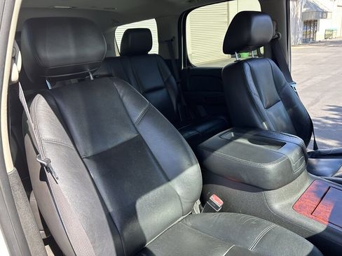 Used 2011 Chevrolet Tahoe LTZ RWD image 41