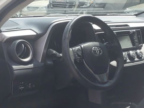 Used 2018 Toyota RAV4 LE image 19