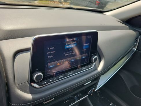 Used 2025 Nissan Rogue SV w/ SV Premium Package FWD image 27