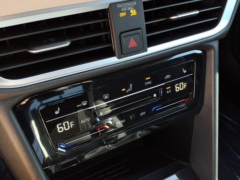 New 2026 Volkswagen Taos SE image 20