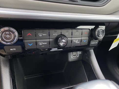 New 2026 Jeep Compass Limited image 10