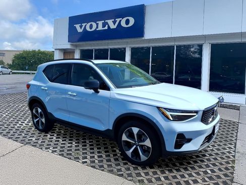 Certified 2026 Volvo XC40 B5 Plus AWD/4WD image 1
