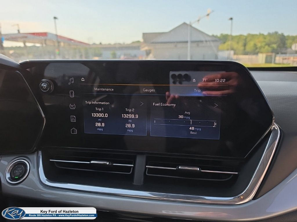 Used 2025 Chevrolet Trax LT FWD image 21
