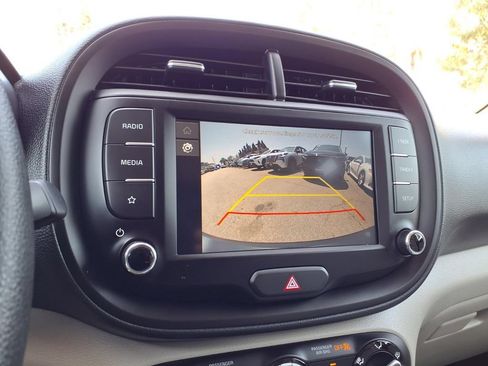 Certified 2025 Kia Soul LX w/ LX Technology Package FWD image 19