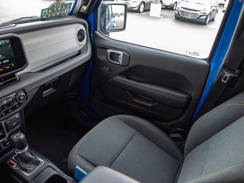 Used 2024 Jeep Wrangler Sahara w/ Technology Group image 14