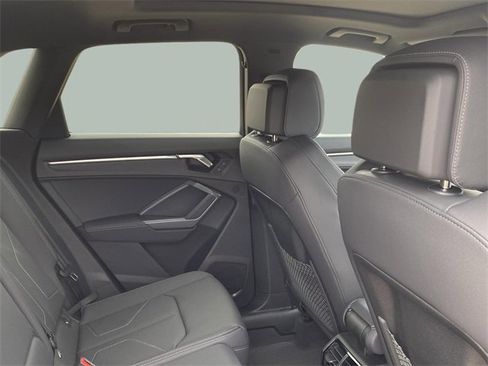 Used 2025 Audi Q3 2.0T Premium w/ Convenience Package image 10