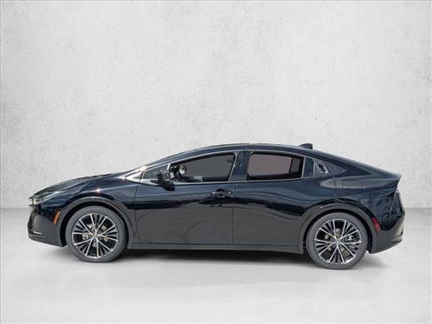 Used 2026 Toyota Prius XLE image 5