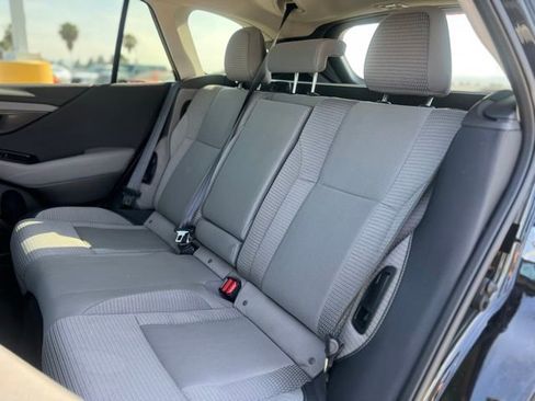 Used 2025 Subaru Outback Premium AWD/4WD image 17