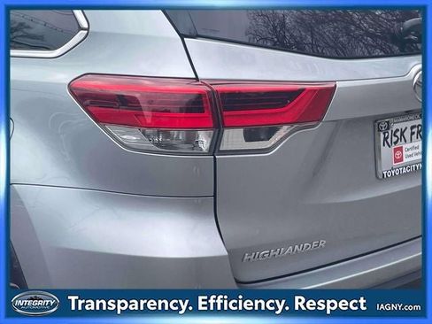Certified 2019 Toyota Highlander Plus image 11