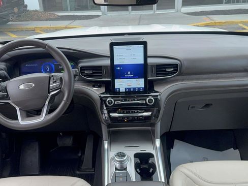 Used 2023 Ford Explorer Platinum w/ Technology Package image 14