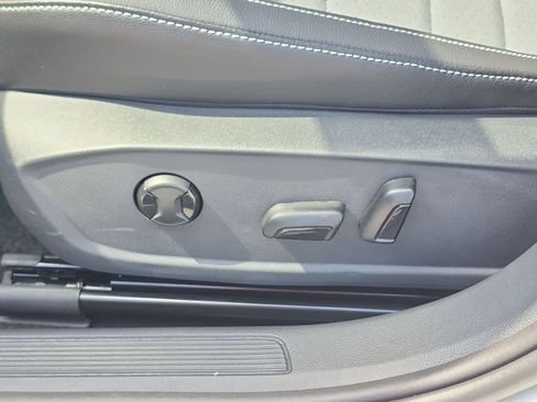 Used 2026 Volkswagen Jetta SE FWD image 15